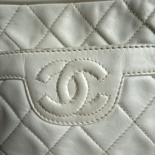 Chanel Tassel Camera Bag Lambskin White - Image 8