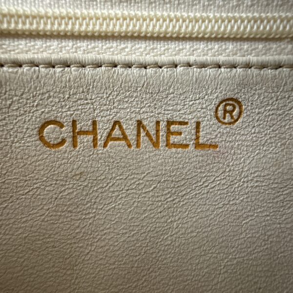 Chanel Tassel Camera Bag Lambskin White - Image 4