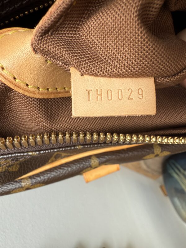 Louis Vuitton Carry All 40 Monogram - Image 5