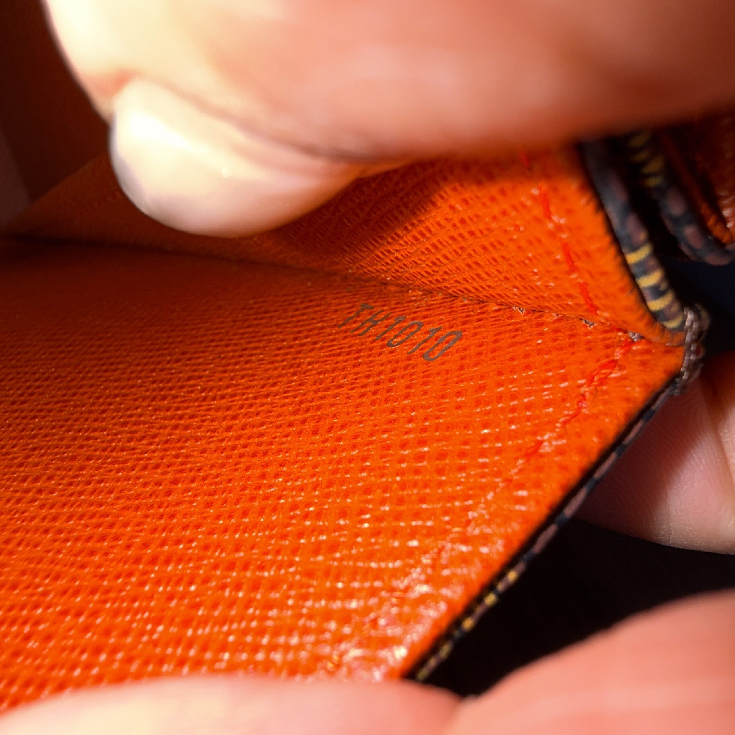 LOUIS VUITTON Tribeca Long Damier Ebene - Image 6