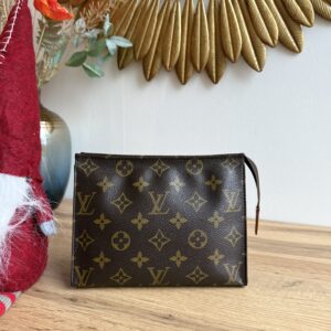 LOUIS VUITTON Toiletry Pouch 19