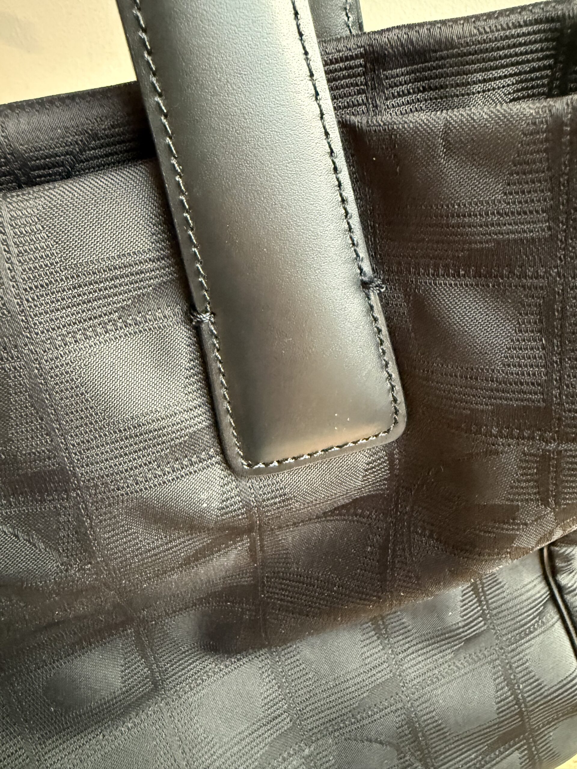 CHANEL New Travel Line Tote Small - Image 9