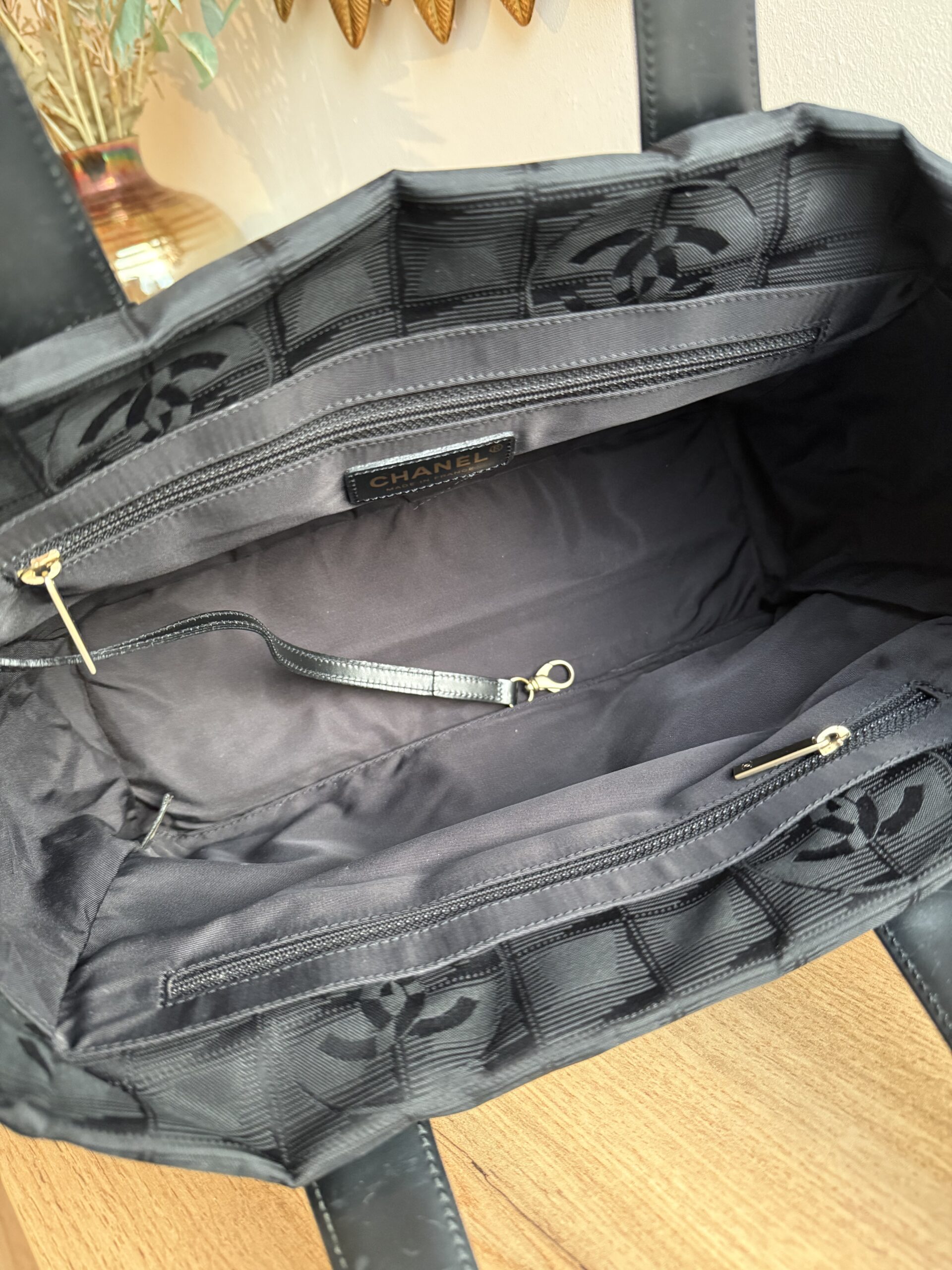 CHANEL New Travel Line Tote Small - Image 8