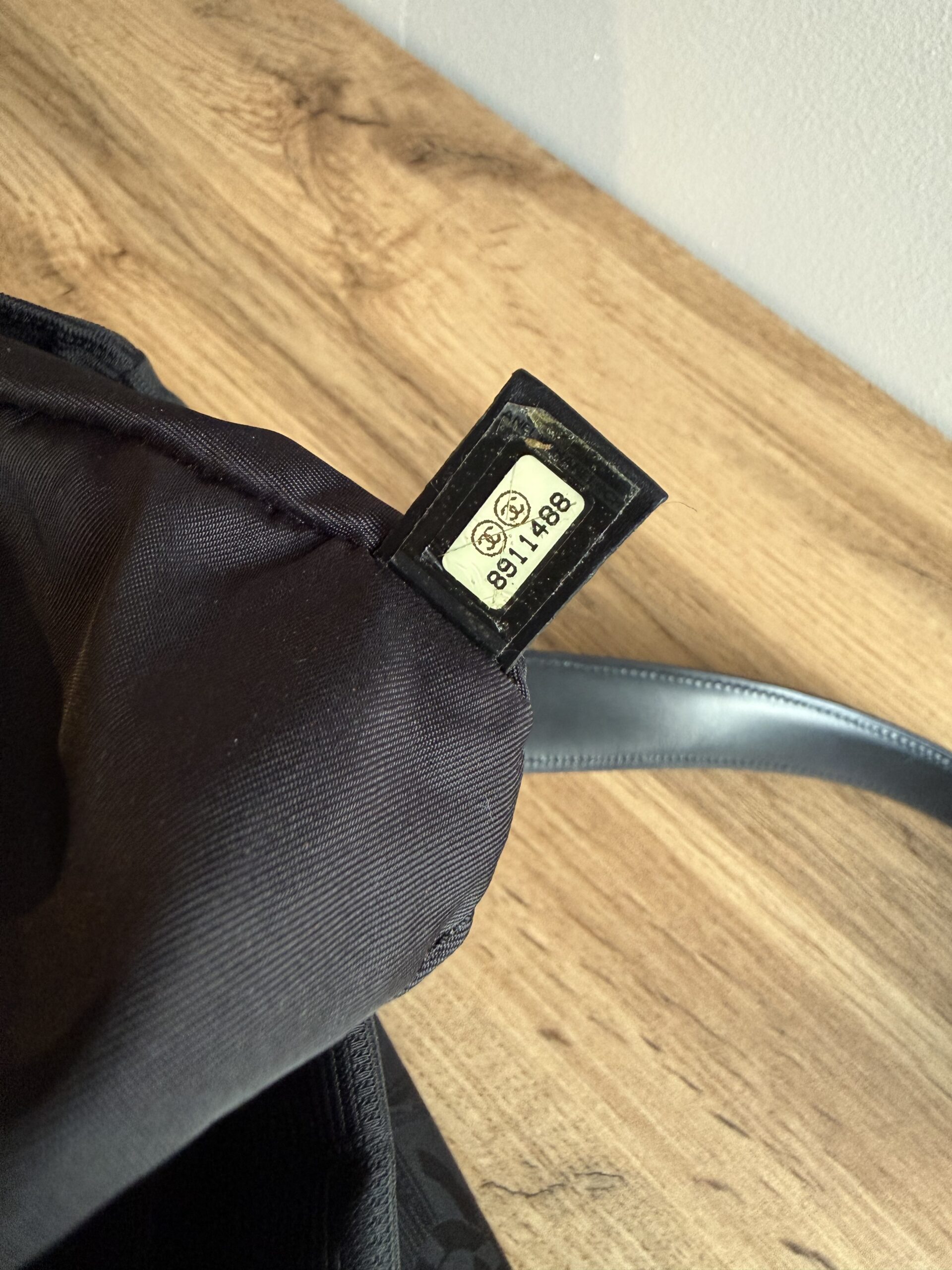 CHANEL New Travel Line Tote Small - Image 6