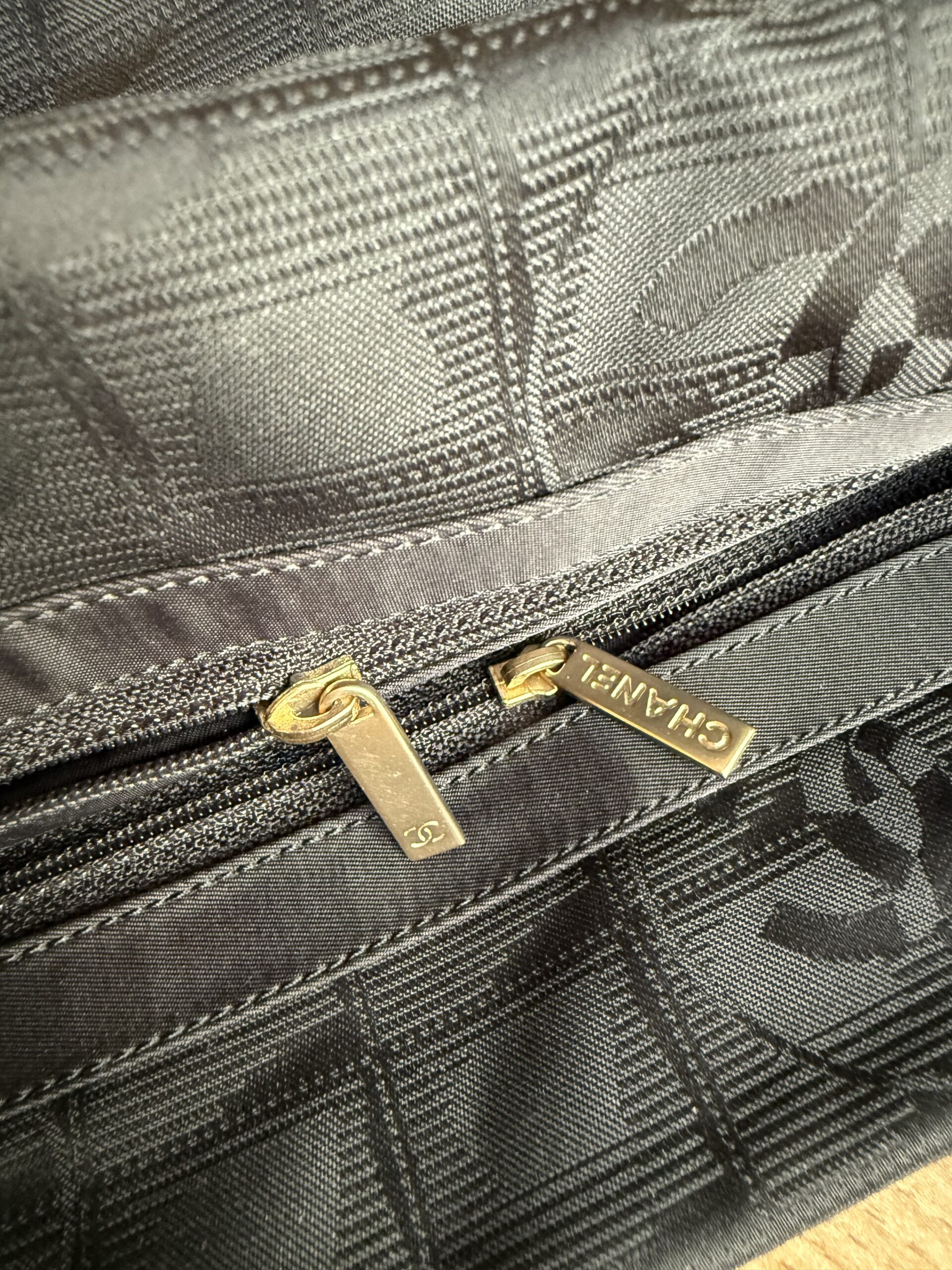 CHANEL New Travel Line Tote Small - Image 7