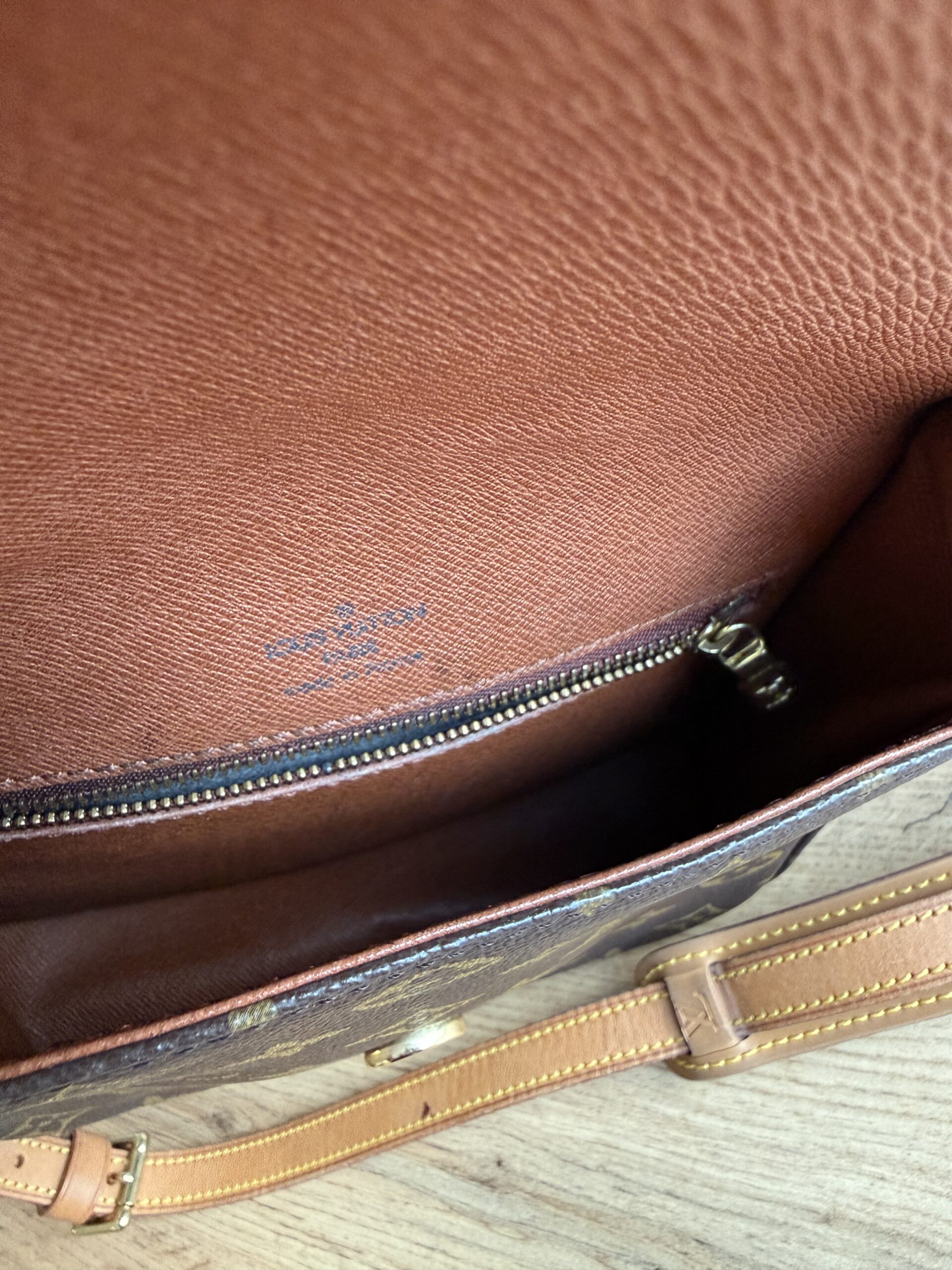 LOUIS VUITTON Saint Cloud MM - Image 15