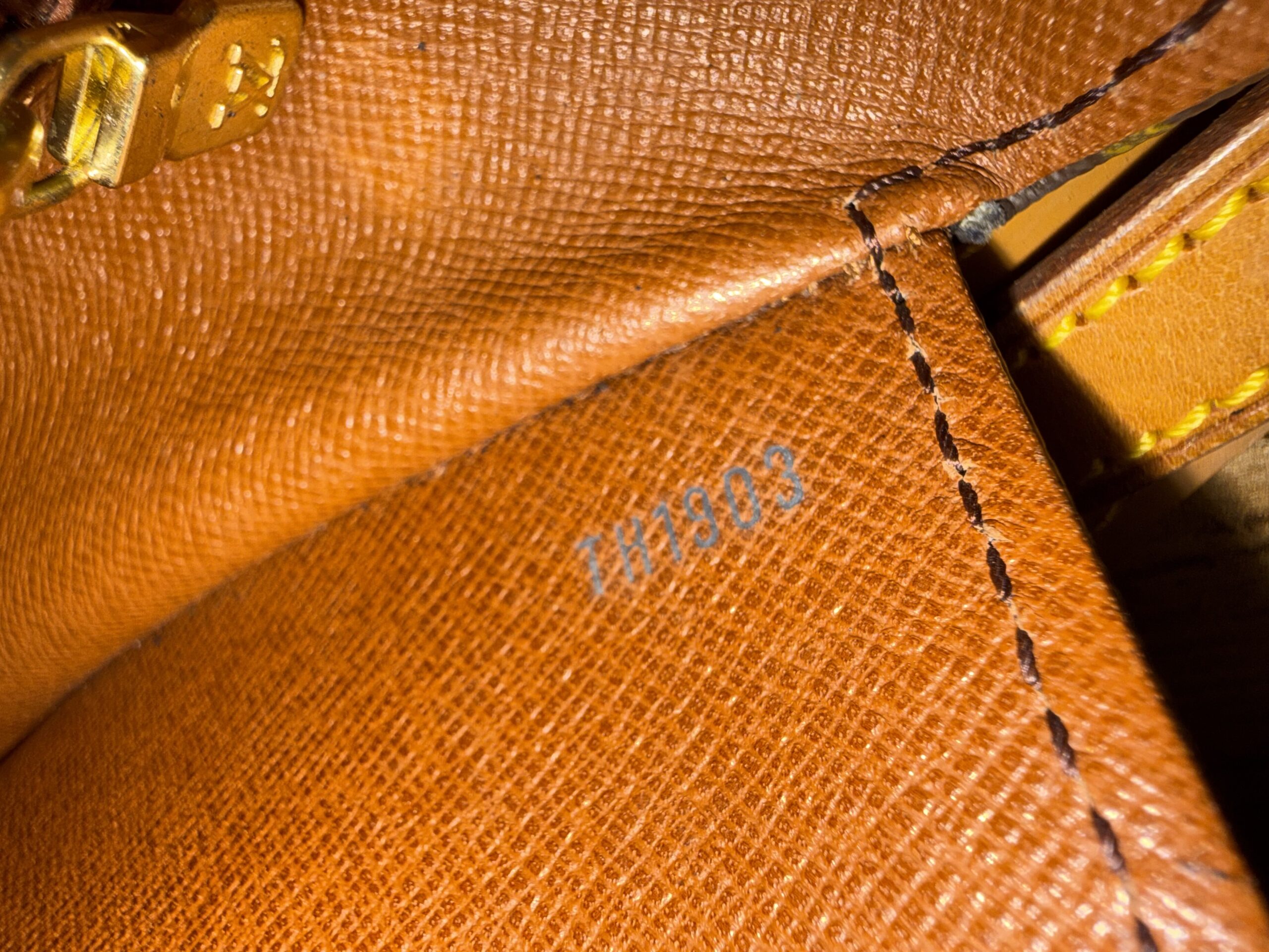 LOUIS VUITTON Saint Cloud MM - Image 5