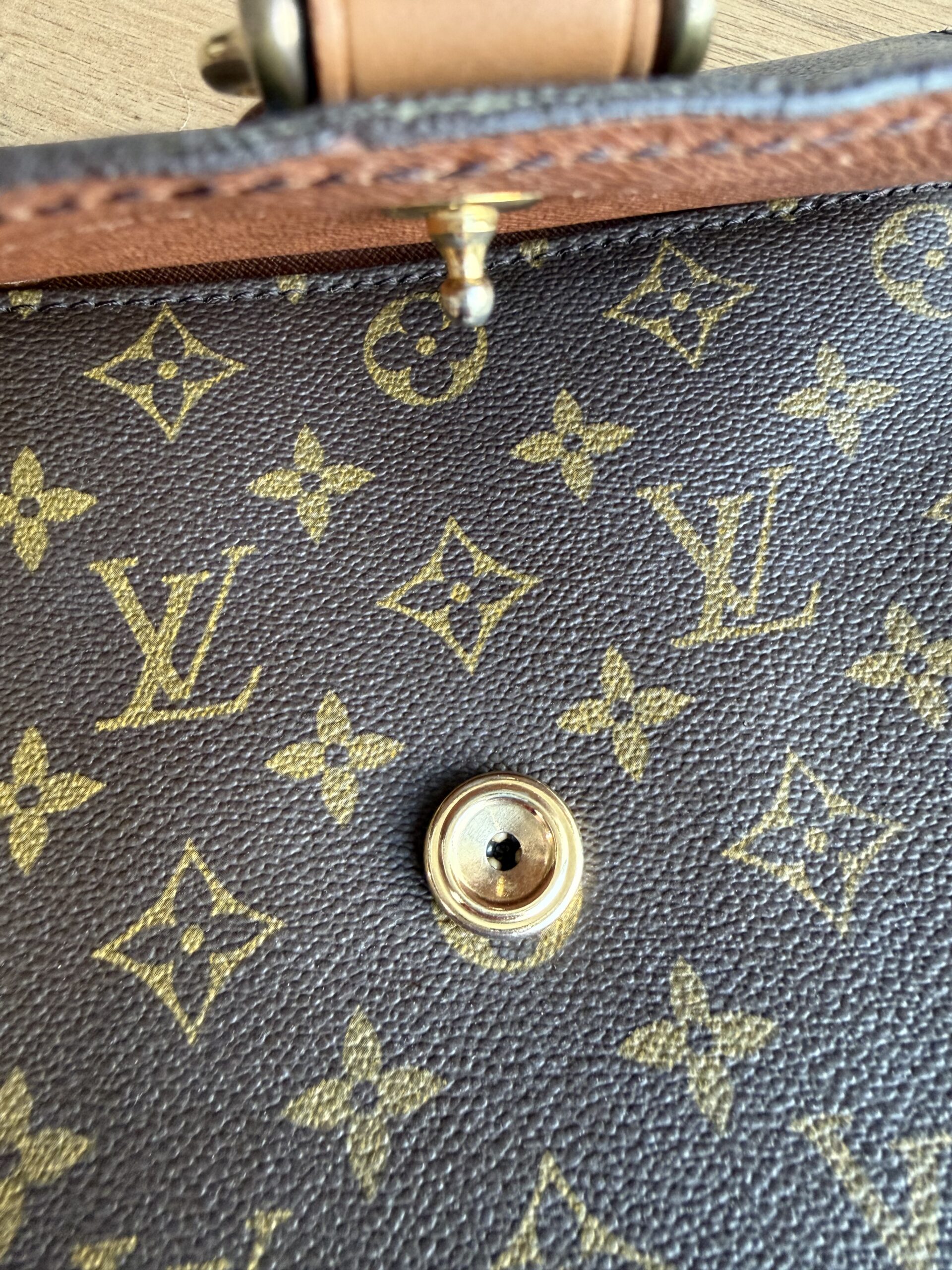 LOUIS VUITTON Saint Cloud MM - Image 16
