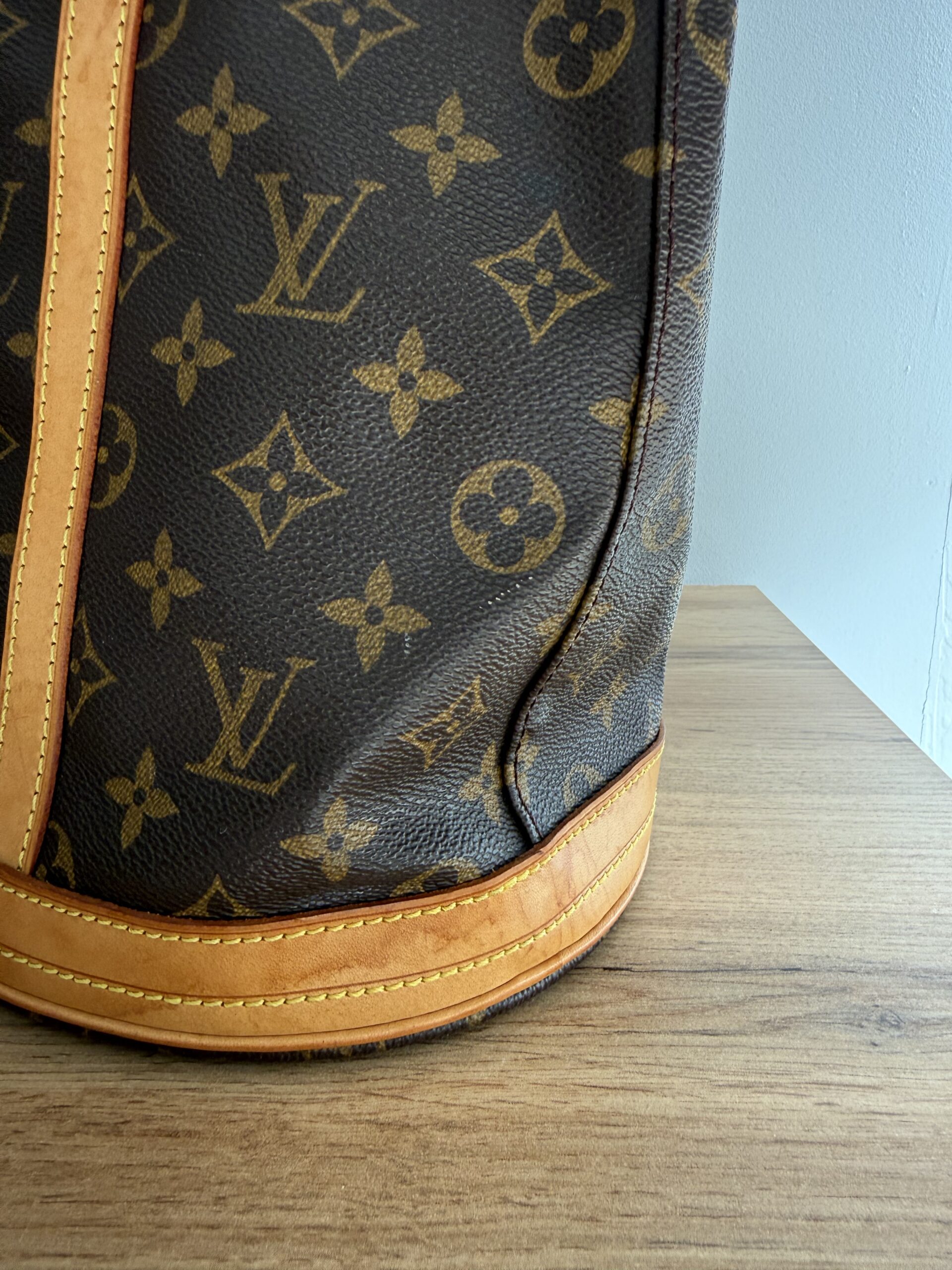 LOUIS VUITTON Monogram Bucket GM - Image 11